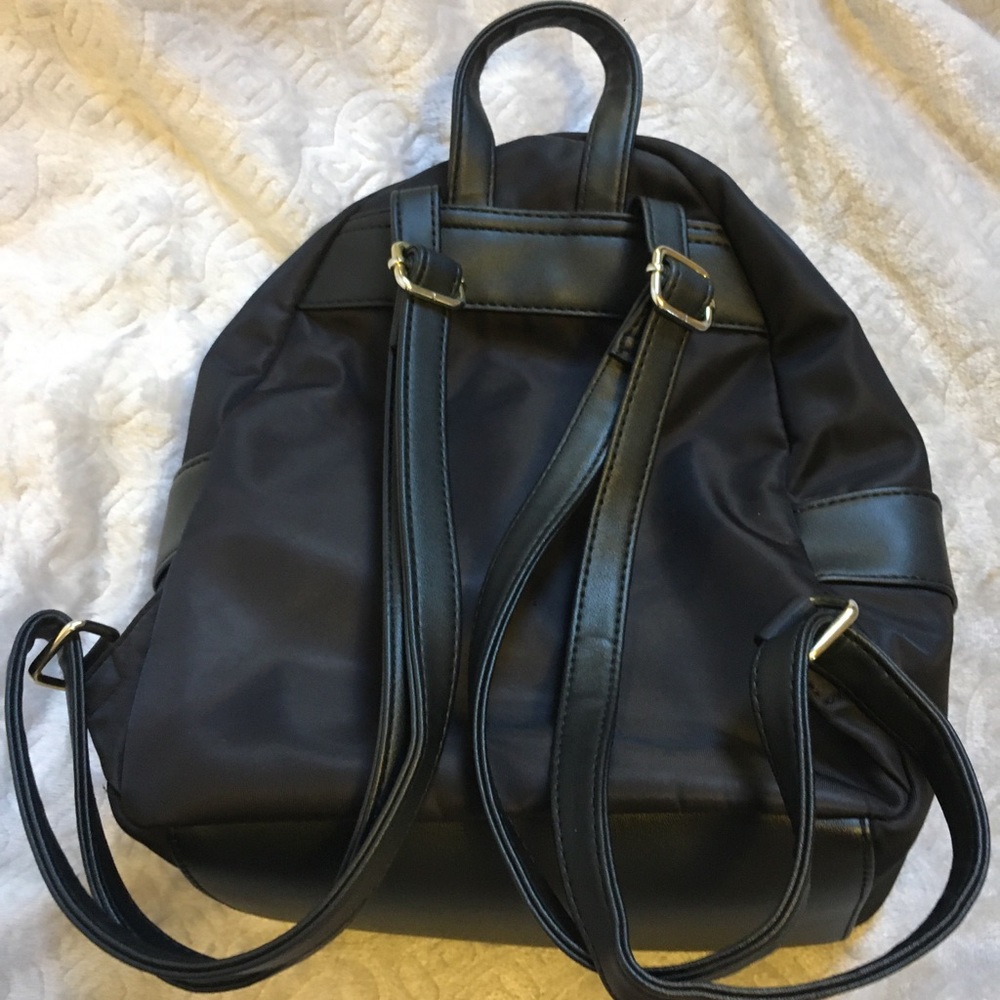 Back pack - Picture 2 of 3